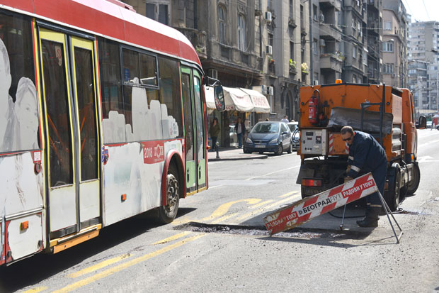 Сметале рупе, а сада - гужва